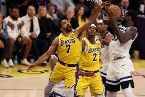 巴克利：东契奇和詹姆斯防守一般 湖人的其他球员一定要顶上