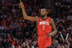 首节轰16分！杜兰特上半场11中6&三分4中2&罚球6中5砍下19+4+3