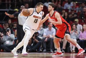 申京约基奇哪个难防?小卡特:对位申京不艰难 约基奇是另一个级别 申京约基奇哪个难防?小卡特:对位申京不艰难 约基奇是另一个级别