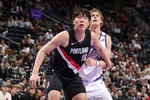 解说:杨瀚森在发展联盟磨练有成长 听罗威指导时没靠翻译进步了 解说:杨瀚森在发展联盟磨练有成长 听罗威指导时没靠翻译进步了